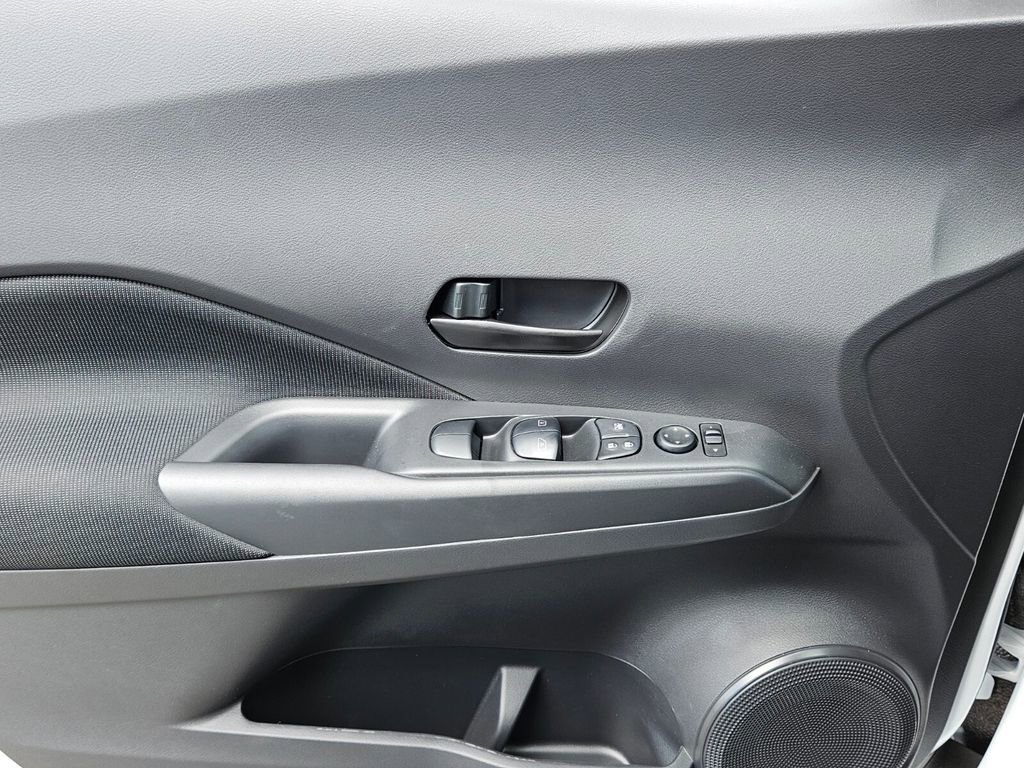 New 2025 Nissan Kicks Play S image 28