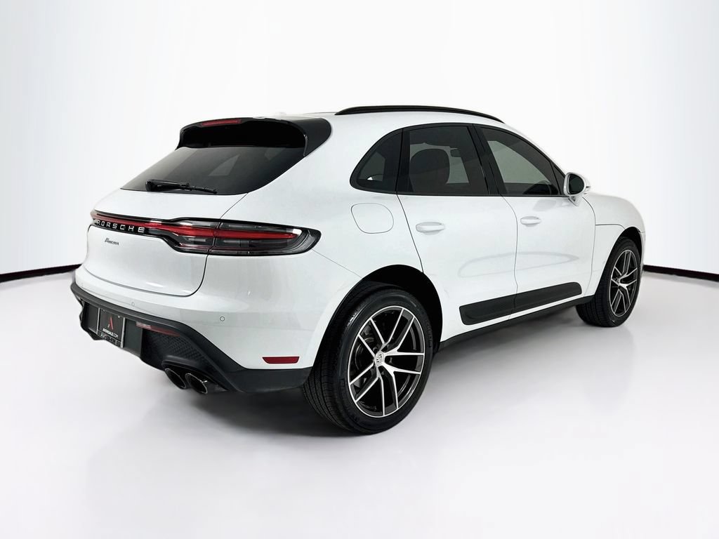 Certified 2025 Porsche Macan AWD/4WD image 9