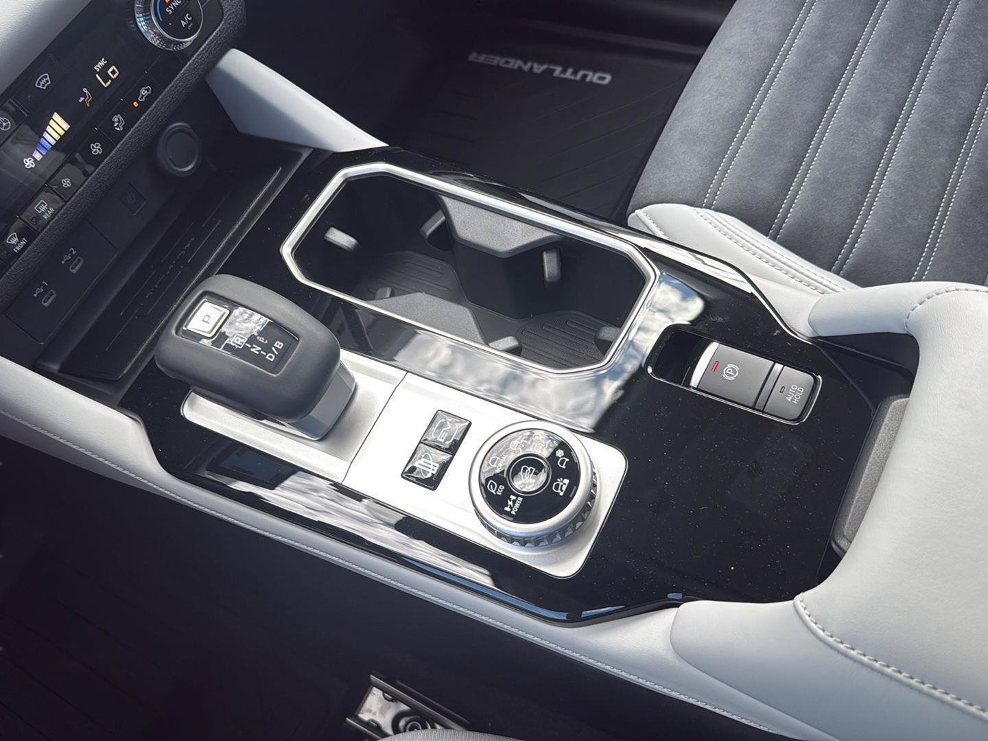 New 2026 Mitsubishi Outlander SE AWD/4WD image 19