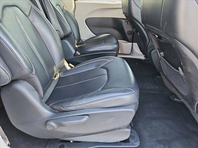 Used 2024 Chrysler Pacifica Select image 20