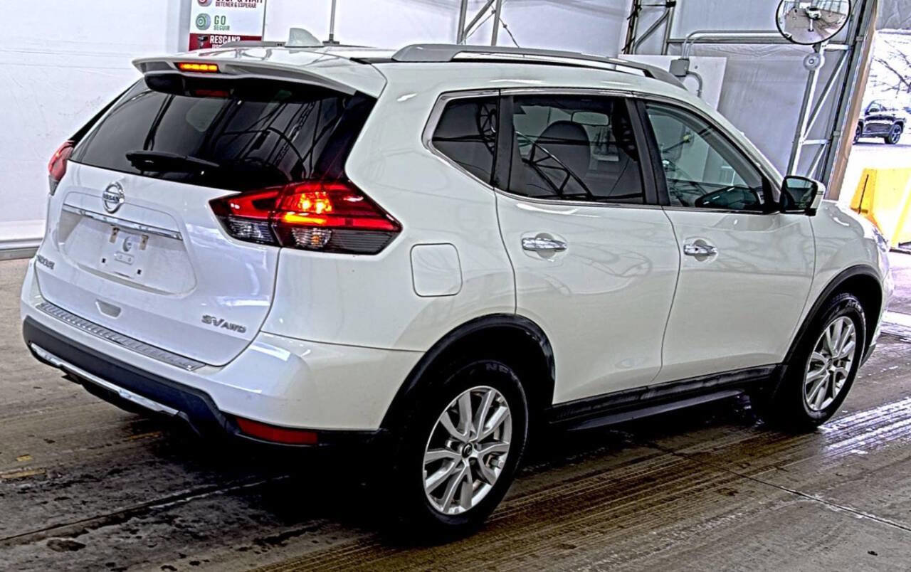 Used 2017 Nissan Rogue SV w/ Sun & Sound Touring Package image 14