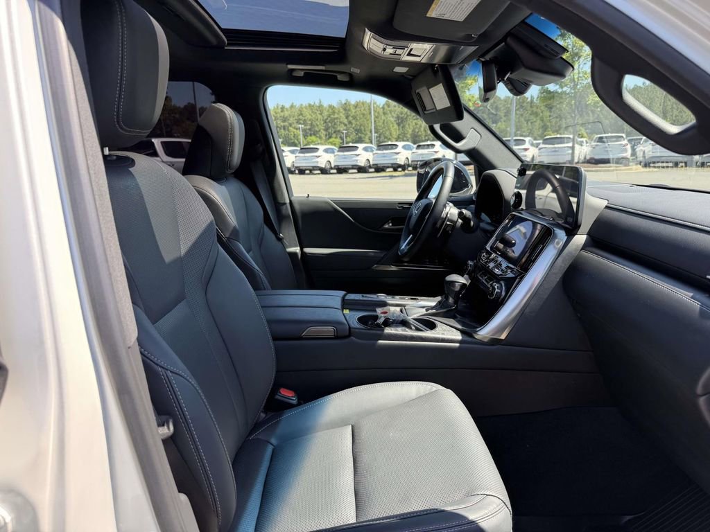 Used 2023 Lexus LX 600 4WD w/ Appearance Package image 14
