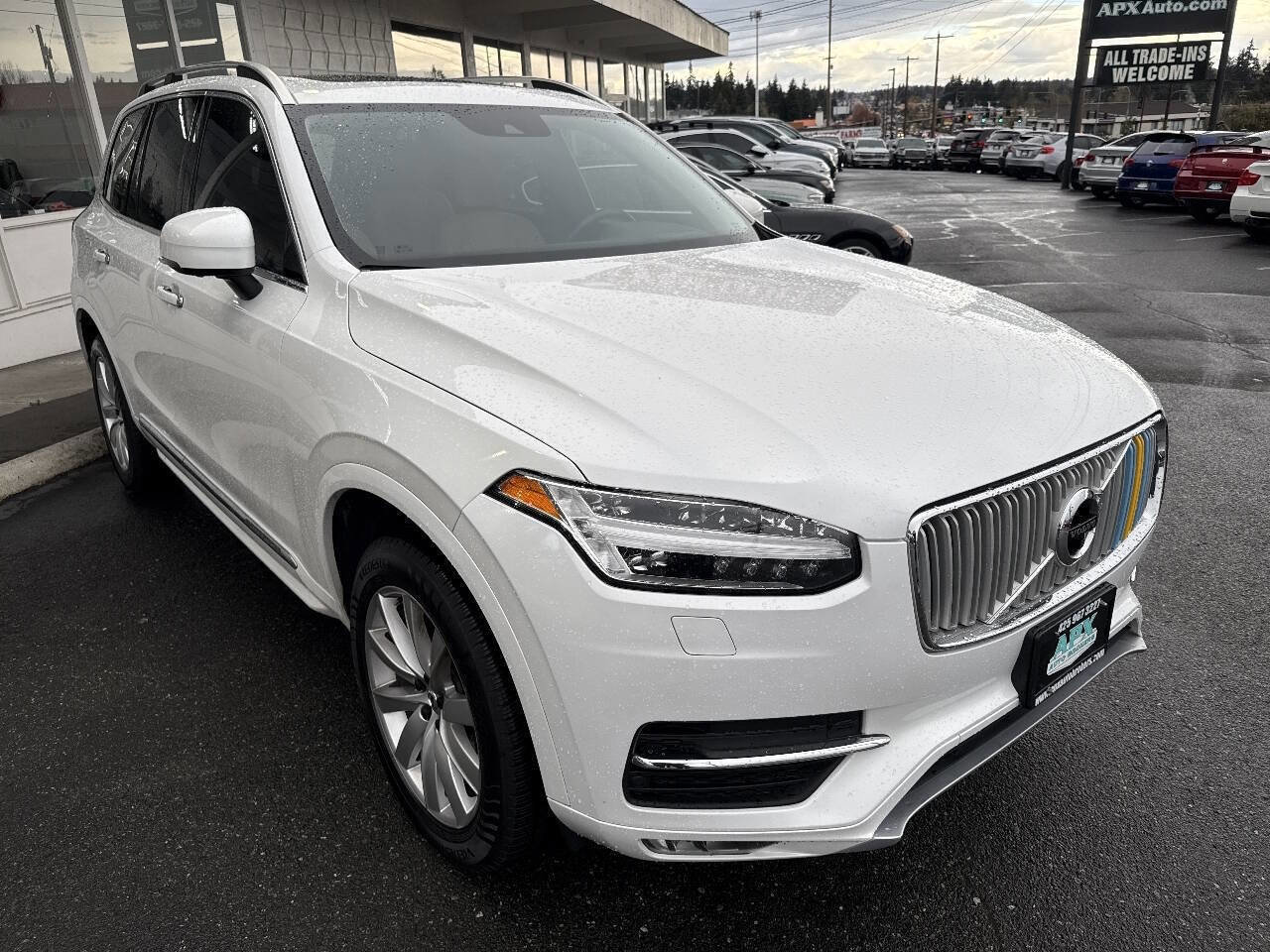 Used 2016 Volvo XC90 T6 Momentum w/ Momentum Plus Package AWD/4WD image 11