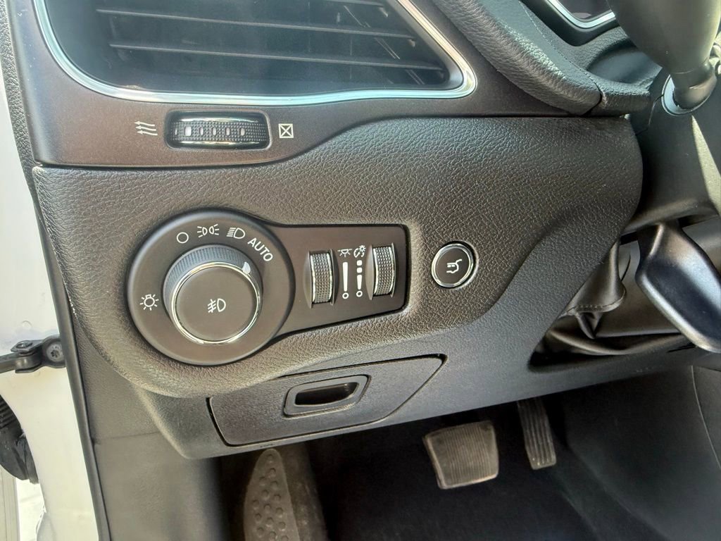 Used 2022 Jeep Cherokee Trailhawk w/ Premium Leather Package AWD/4WD image 17