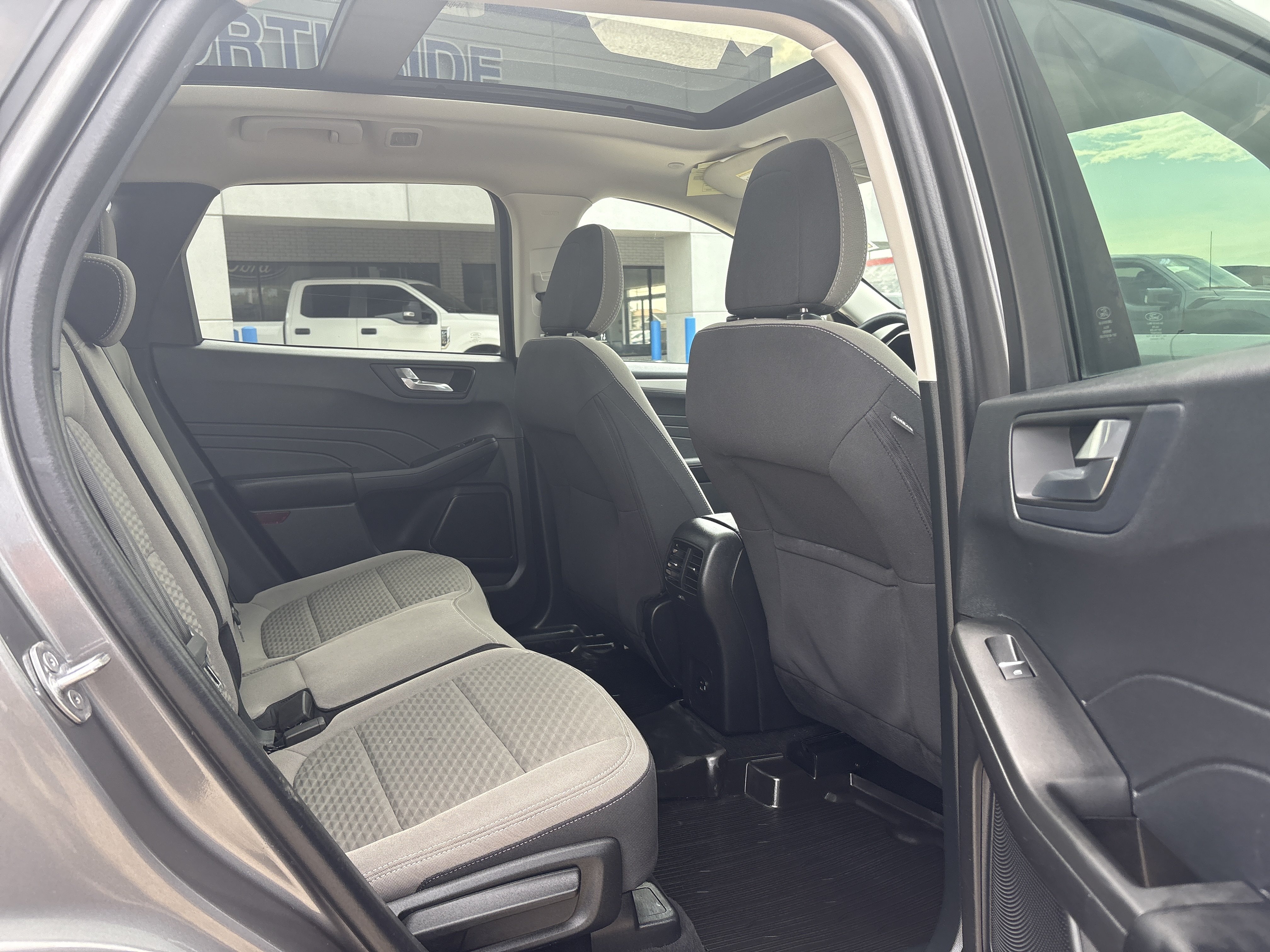 Used 2021 Ford Escape SE w/ SE Sport Appearance Package FWD image 8