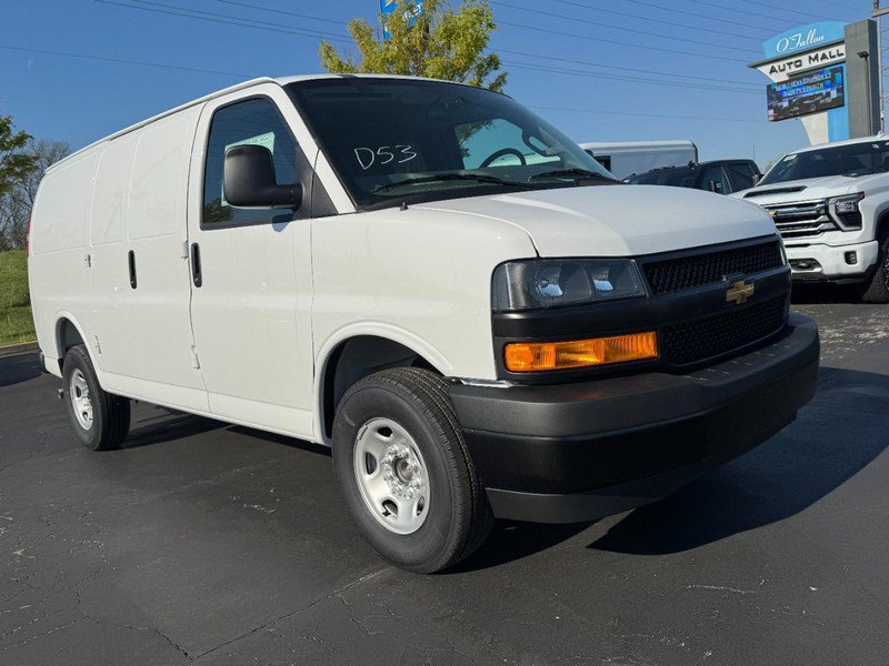 New 2026 Chevrolet Express 2500 RWD image 2