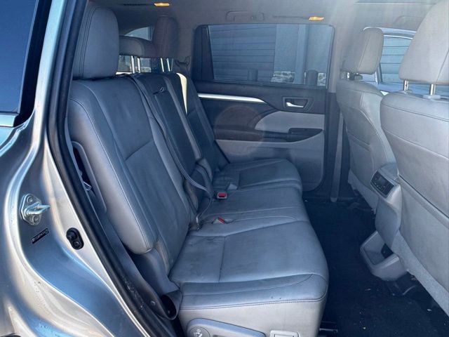 Used 2014 Toyota Highlander XLE AWD/4WD image 12