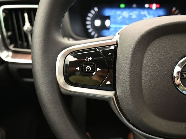 Used 2025 Volvo S60 B5 Plus image 23