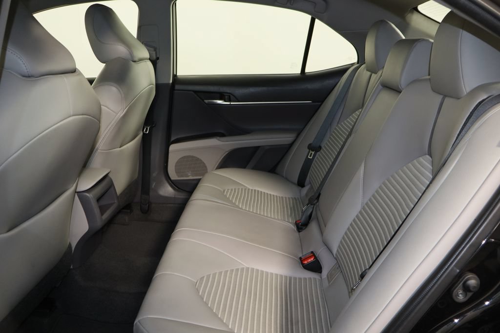 Used 2021 Toyota Camry SE w/ Convenience Package FWD image 17