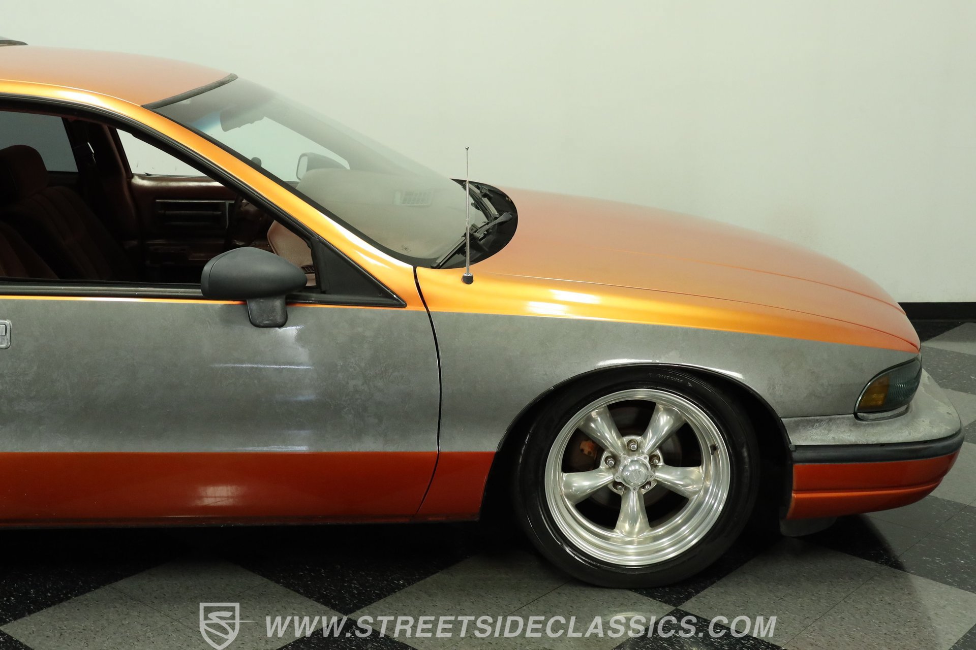Used 1992 Oldsmobile Custom Cruiser RWD image 29
