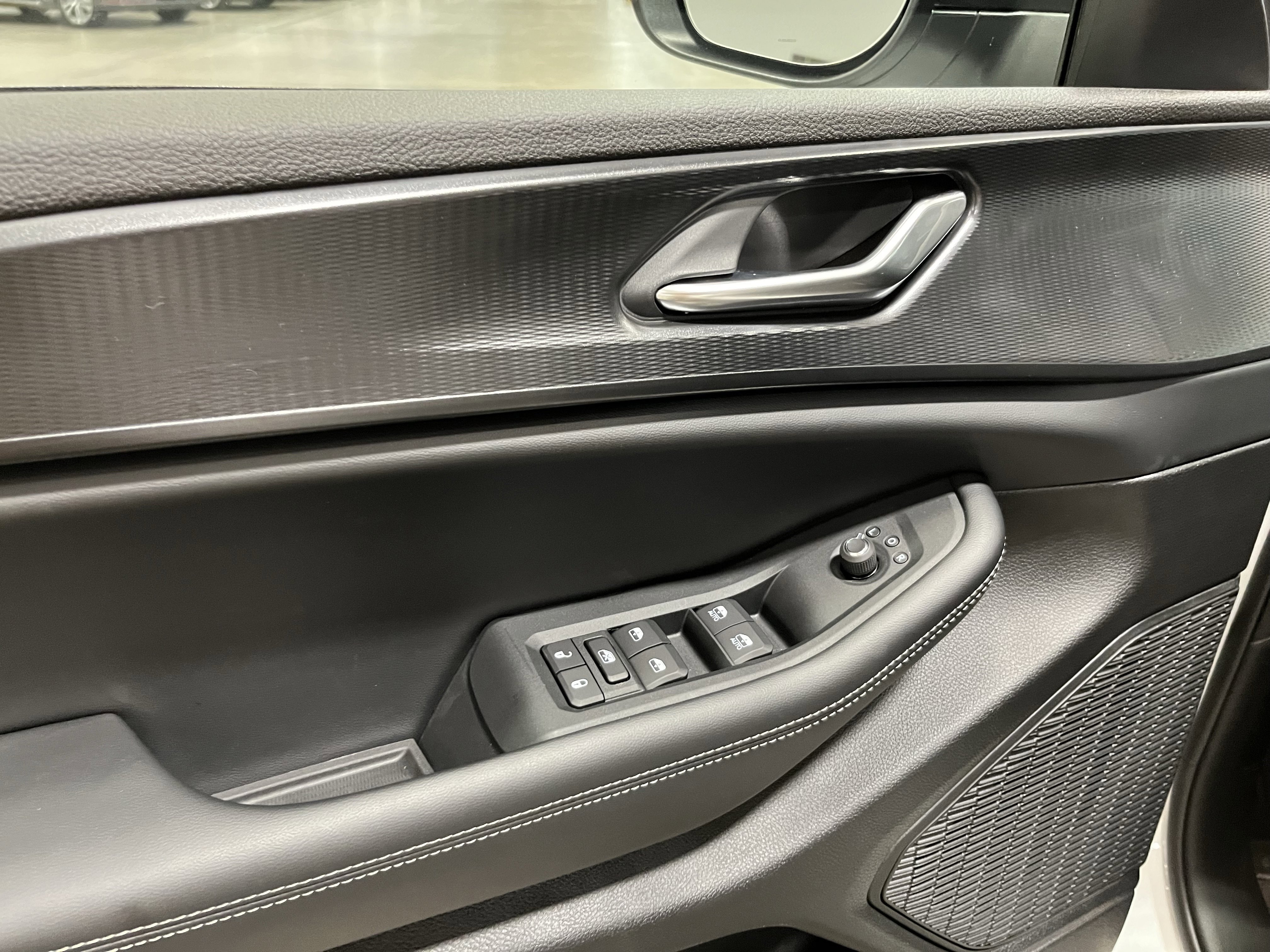 Certified 2025 Jeep Grand Cherokee Laredo w/ Luxury Tech Group I image 23