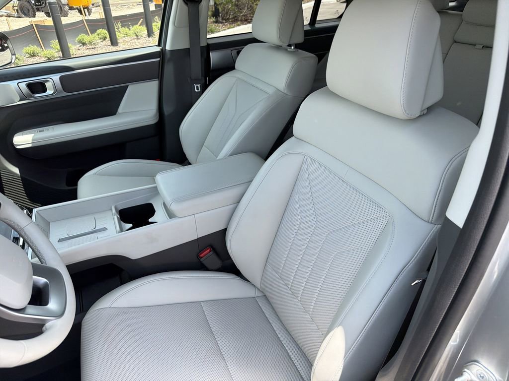 Used 2025 Hyundai Santa Fe SEL FWD image 19