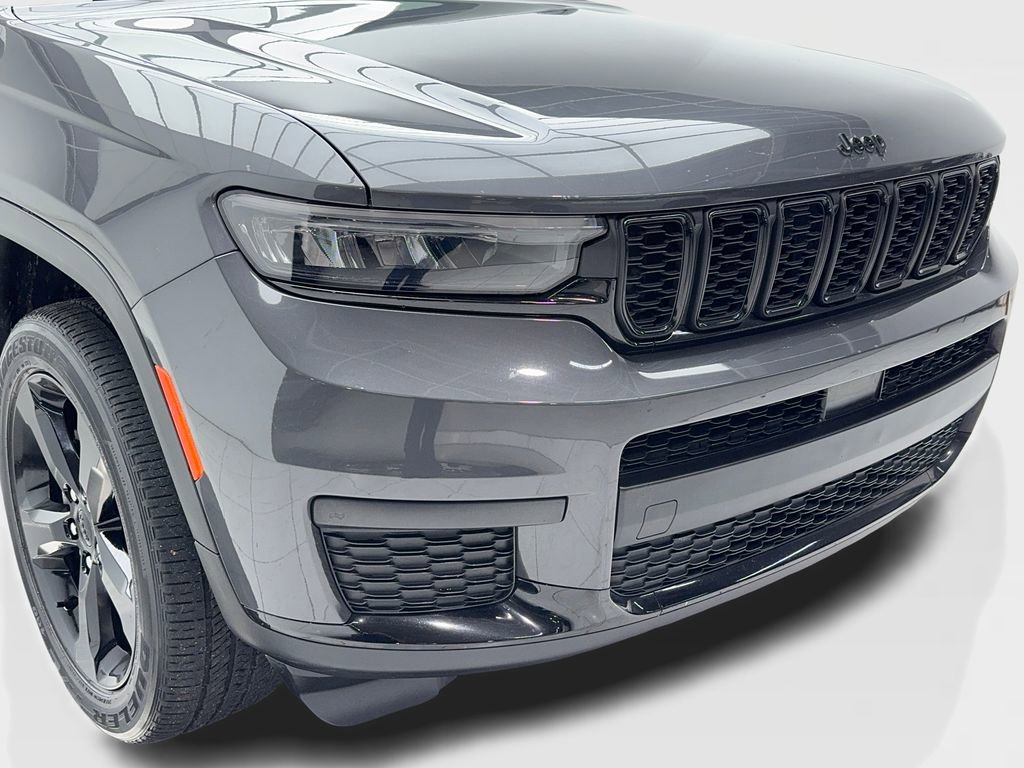Used 2023 Jeep Grand Cherokee L Laredo AWD/4WD image 3