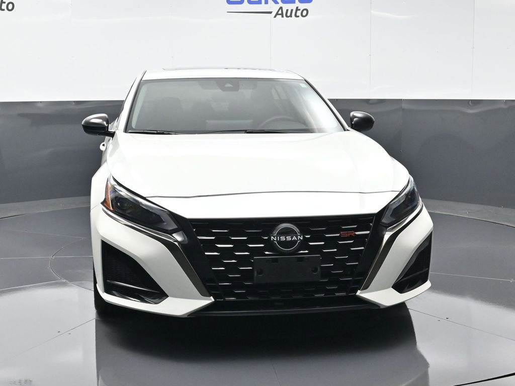 Used 2024 Nissan Altima 2.5 SR w/ SR Premium Package image 3