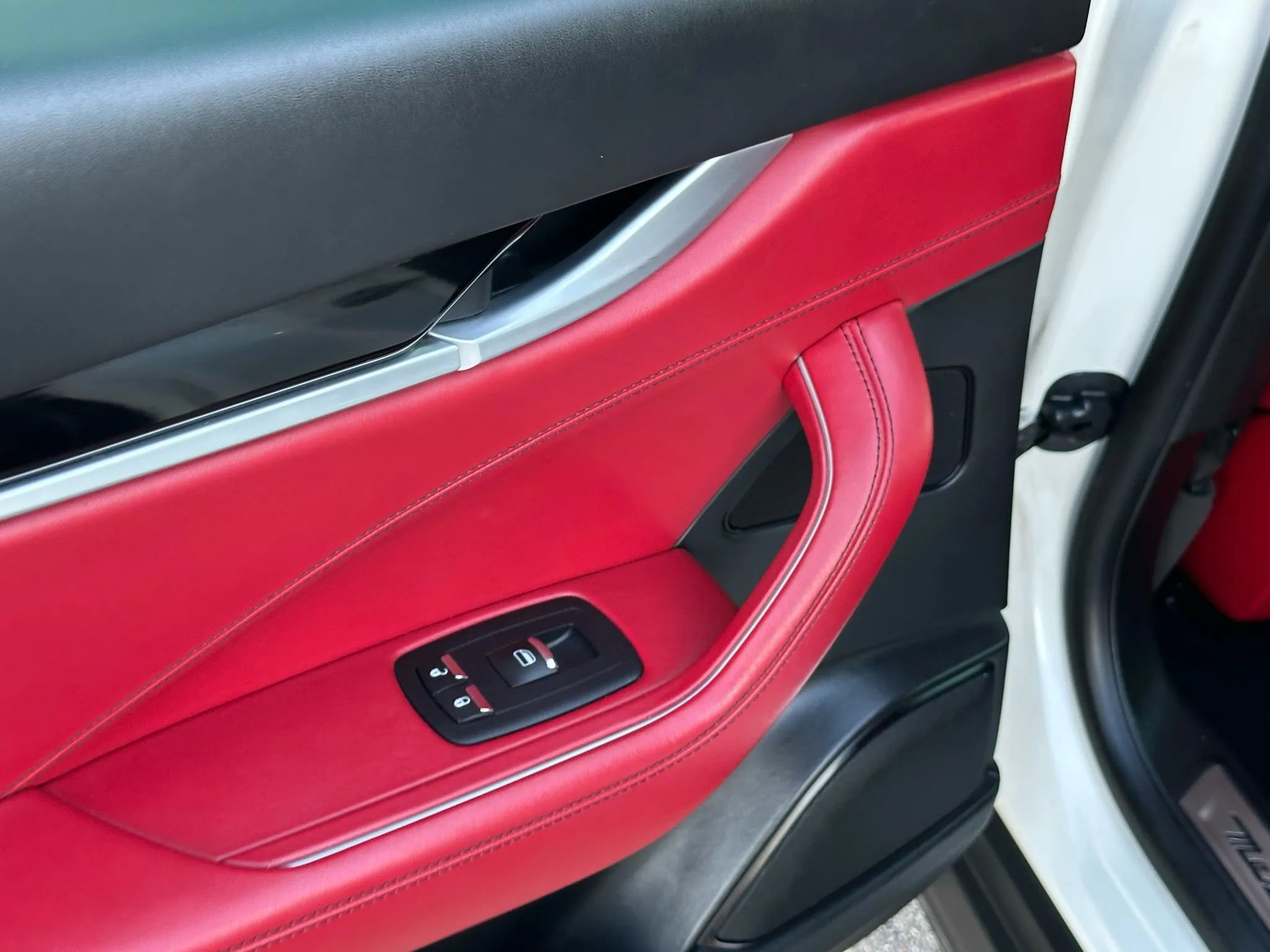 Used 2017 Maserati Levante w/ Sport Package image 16