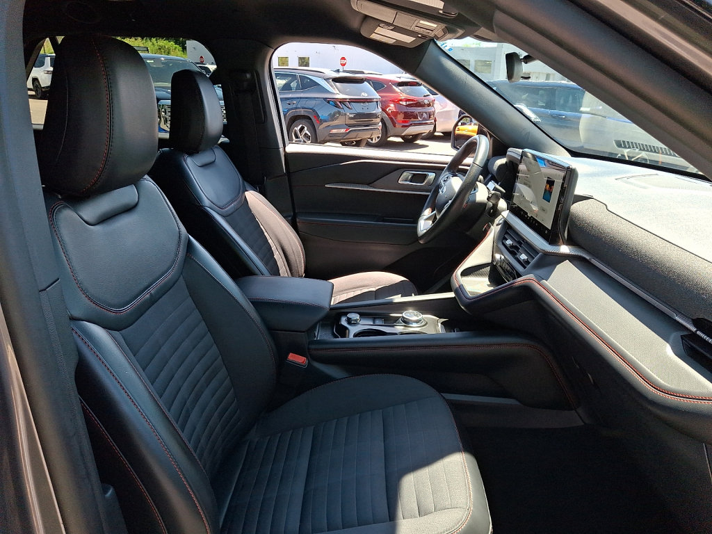 Used 2025 Ford Explorer ST-Line AWD/4WD image 12