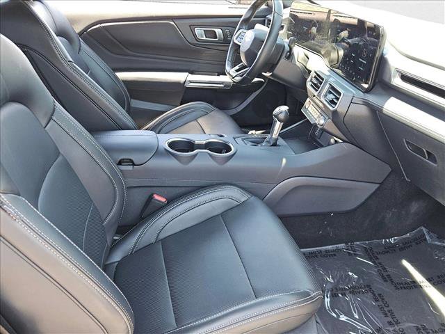Used 2025 Ford Mustang Premium image 18