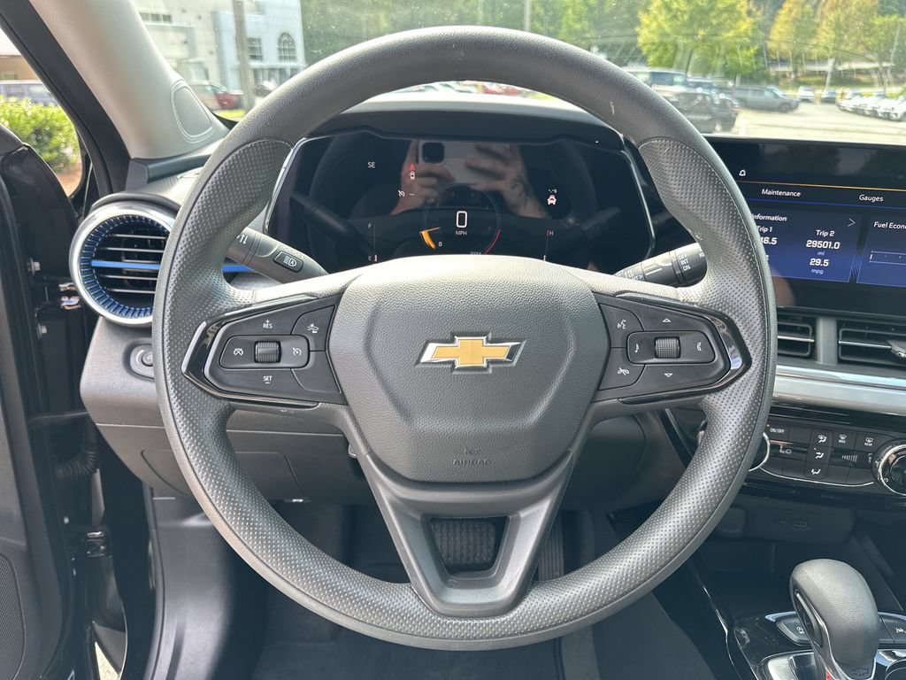 Used 2024 Chevrolet Trax LT FWD image 12