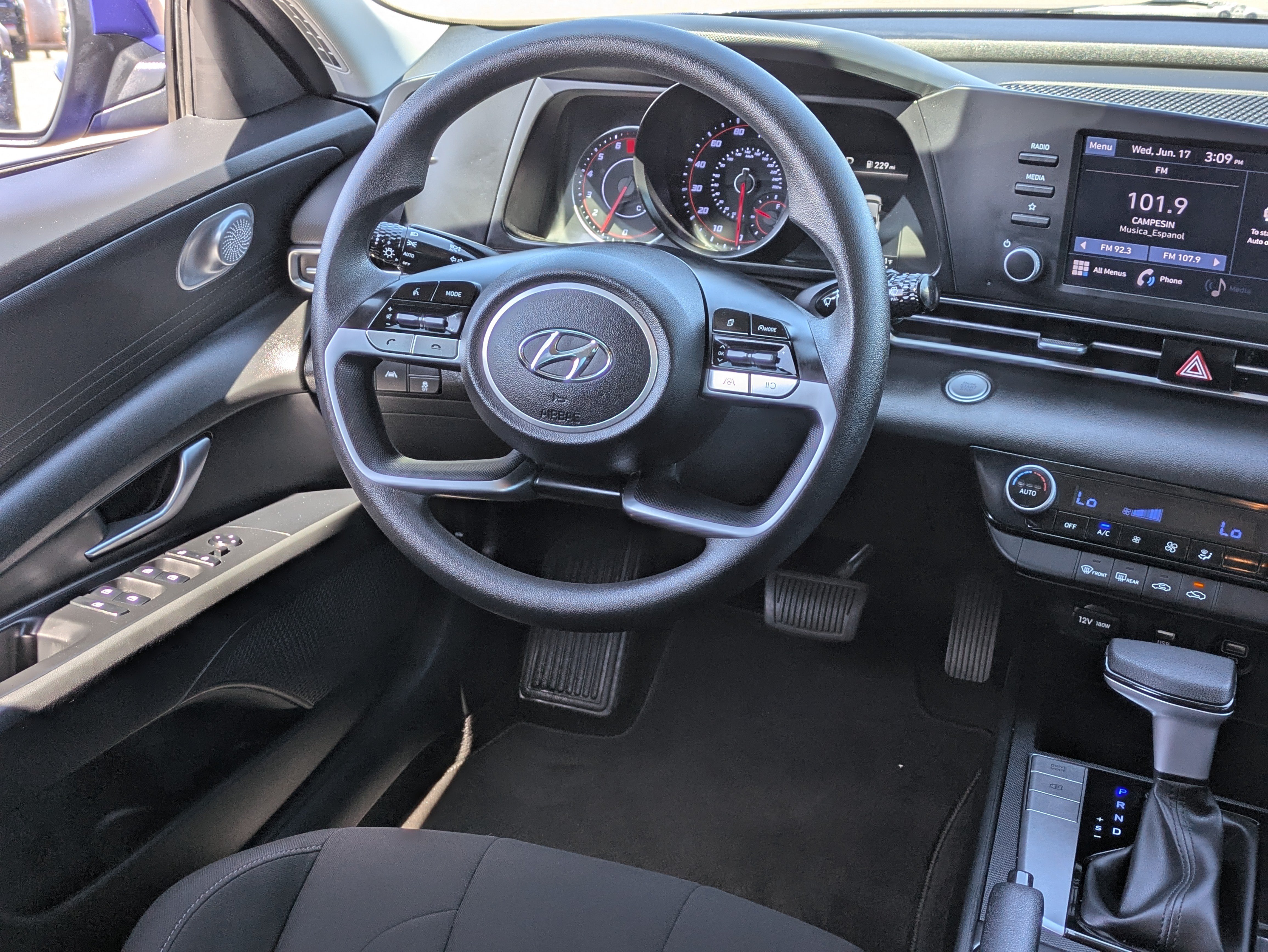 Used 2023 Hyundai Elantra SEL FWD image 15