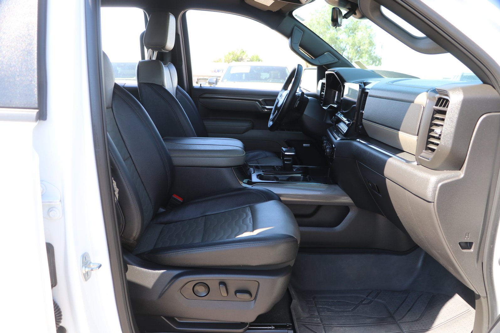 Used 2025 Chevrolet Silverado 1500 ZR2 w/ Technology Package AWD/4WD image 34