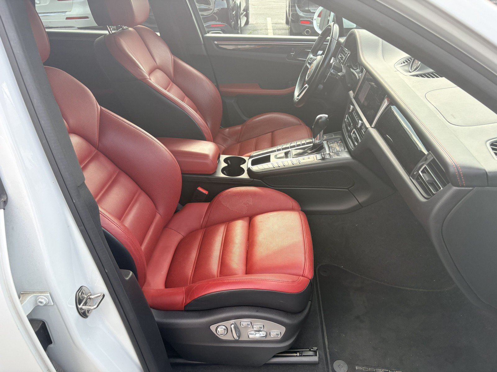 Used 2020 Porsche Macan S AWD/4WD image 19