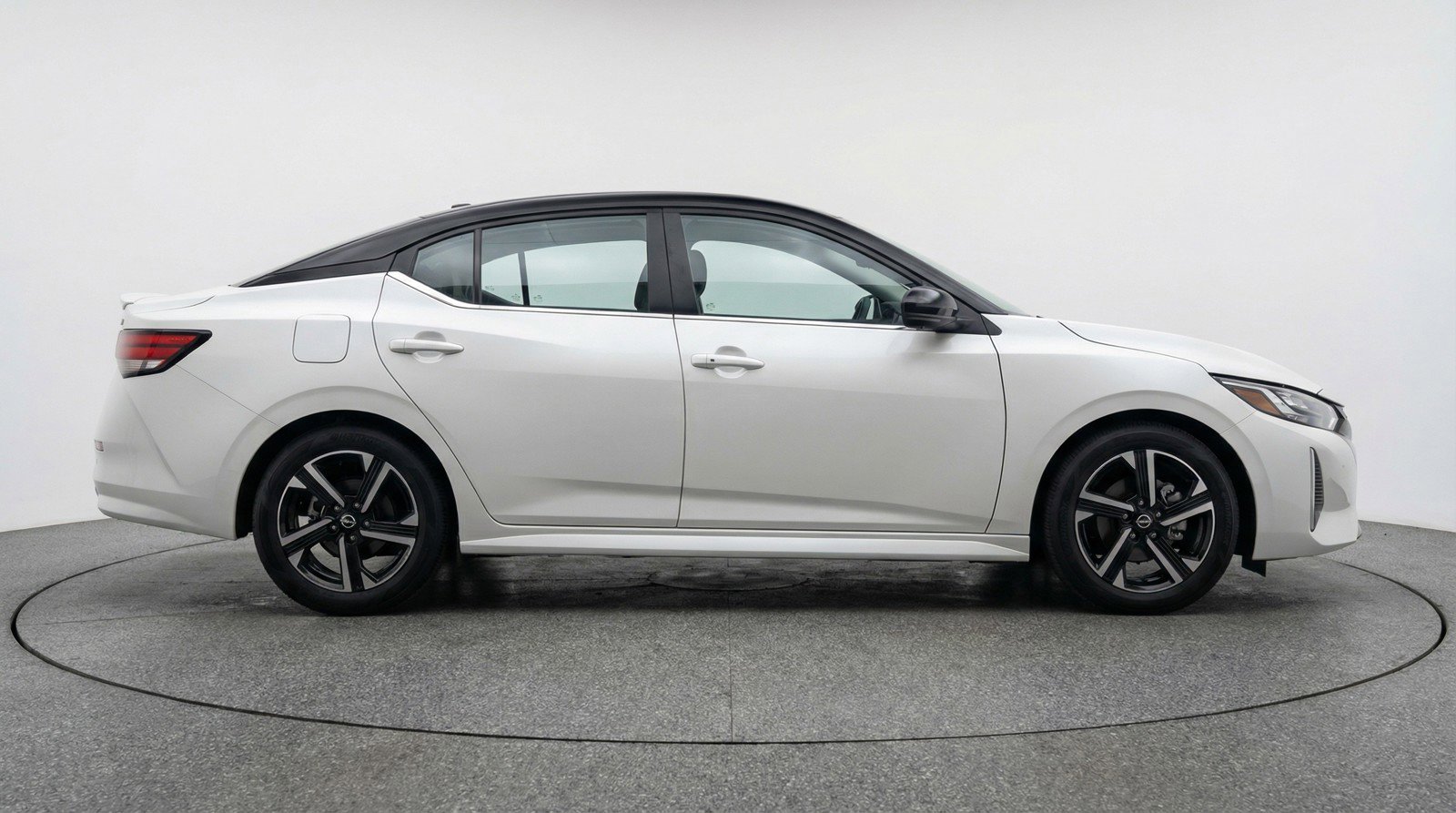 Used 2025 Nissan Sentra SV FWD image 11