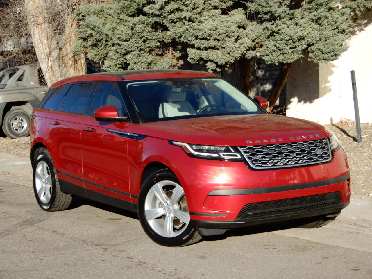 Used 2019 Land Rover Range Rover Velar S image 3