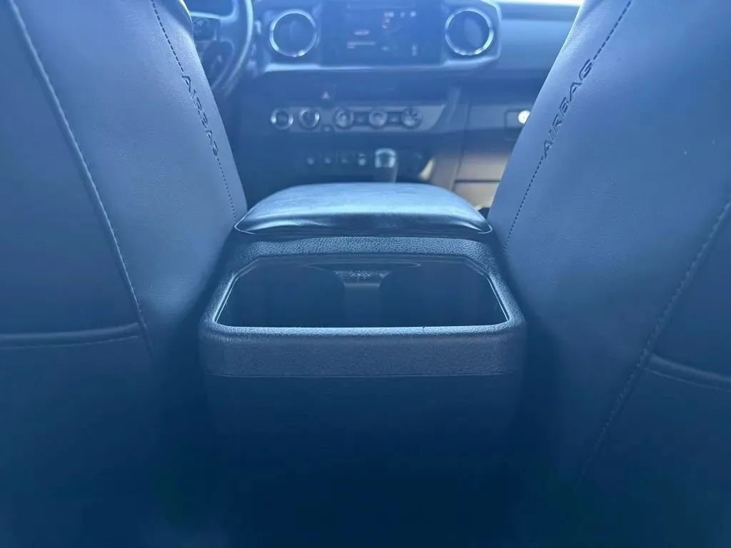 Used 2018 Toyota Tacoma TRD Off-Road w/ Technology Package image 19