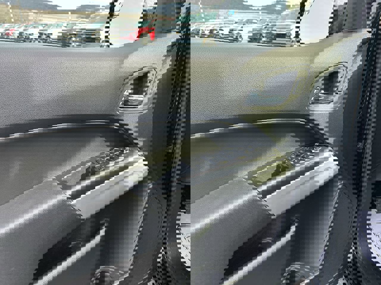 Used 2022 Chevrolet Colorado LT w/ Safety Package image 20