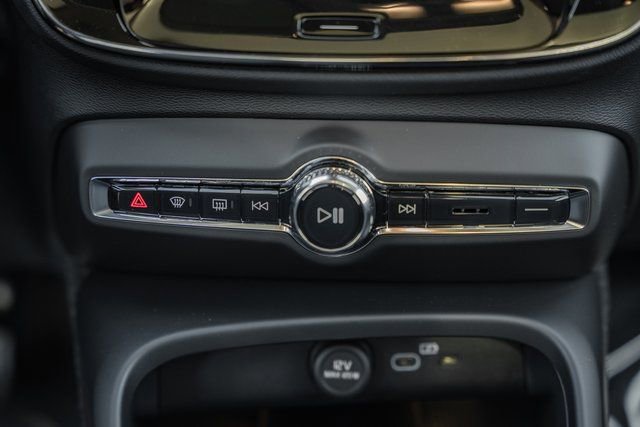 New 2026 Volvo XC40 B5 Plus w/ Protection Package Premier image 24
