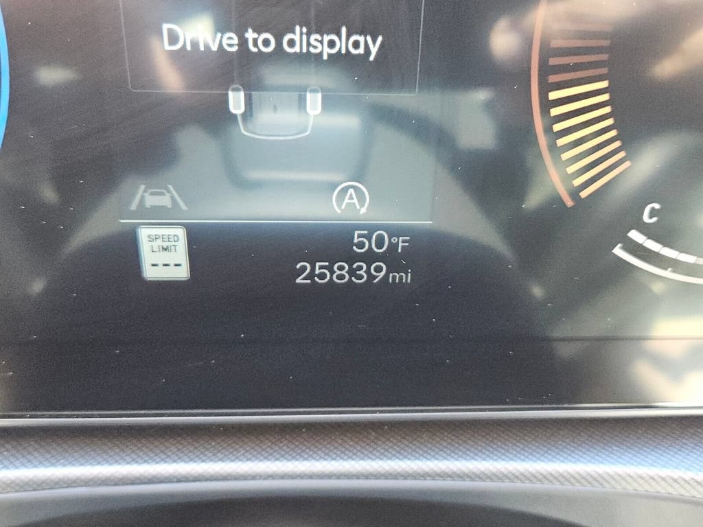 Used 2025 Hyundai Santa Fe SEL FWD image 24