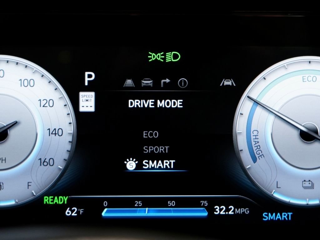 Used 2025 Hyundai Elantra SEL image 22