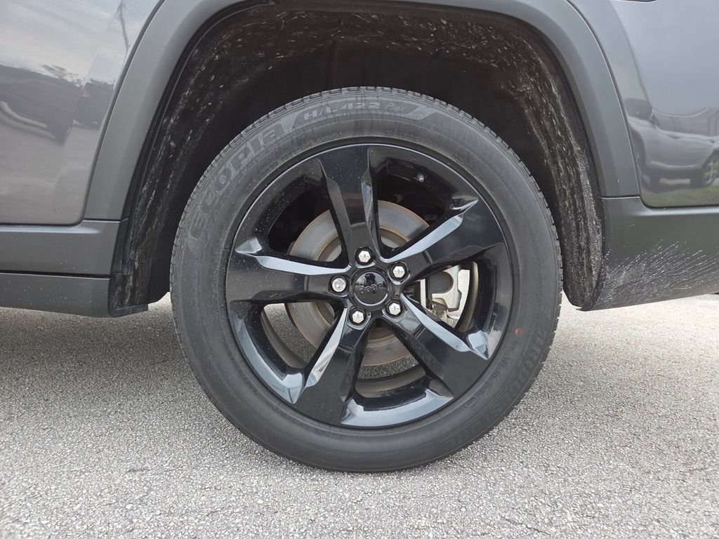 Used 2023 Jeep Grand Cherokee L Laredo RWD image 22