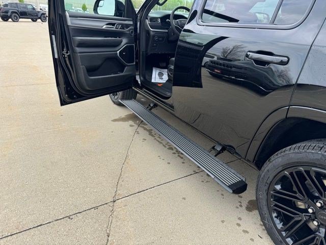 New 2026 Jeep Grand Wagoneer Limited AWD/4WD image 10