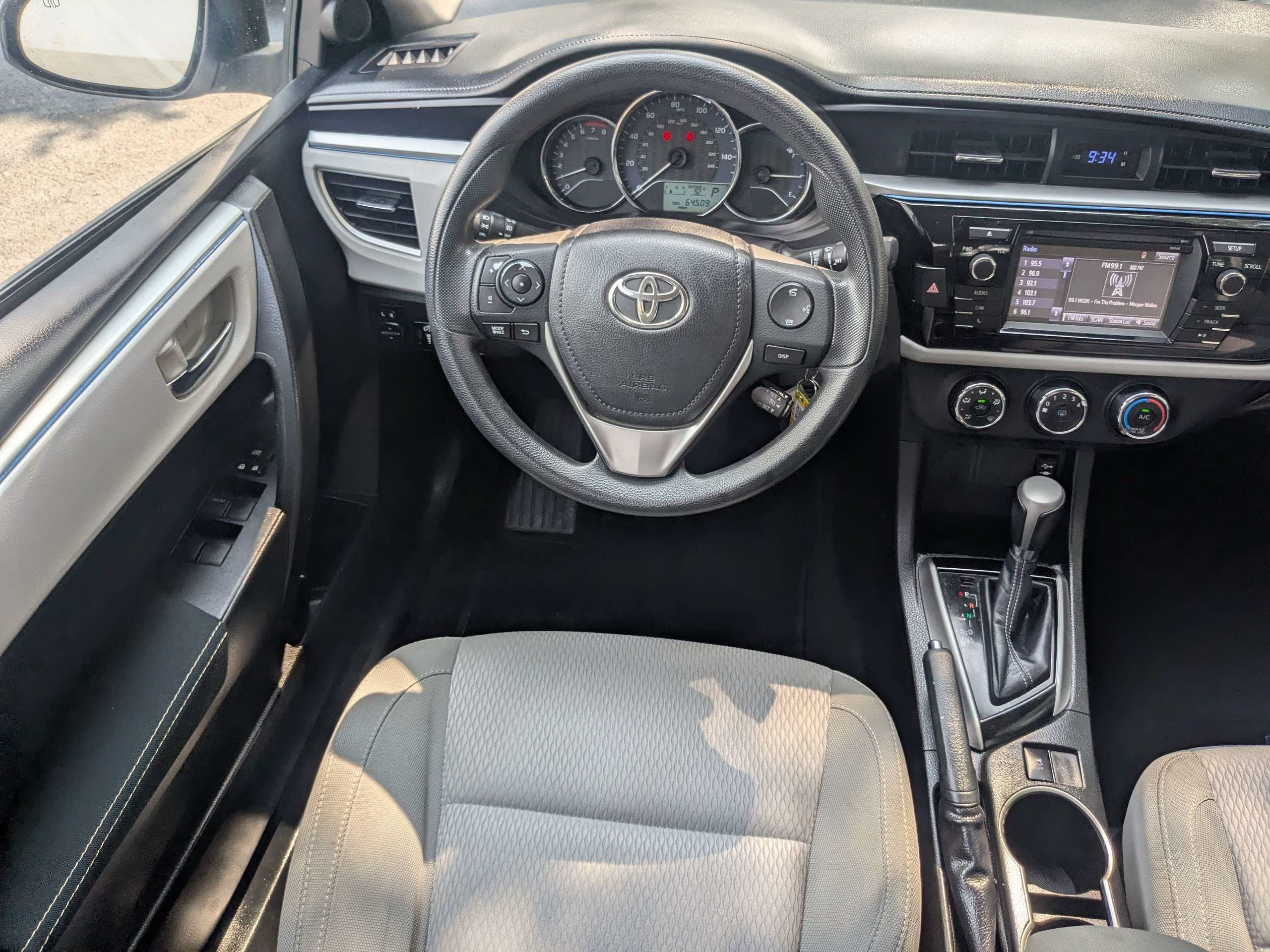 Used 2015 Toyota Corolla LE FWD image 15