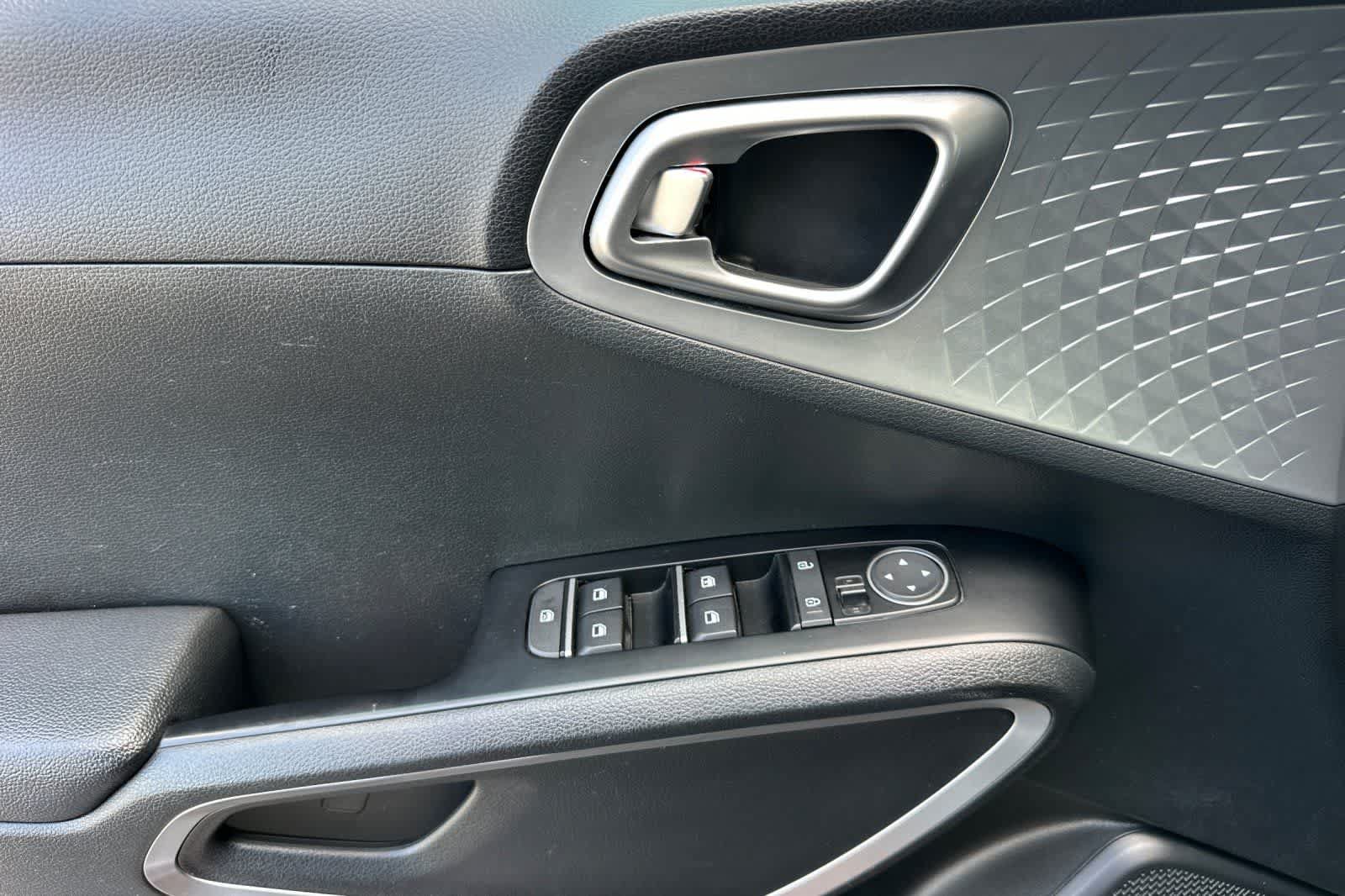 Used 2023 Kia Soul LX w/ Option Group 015 FWD image 12