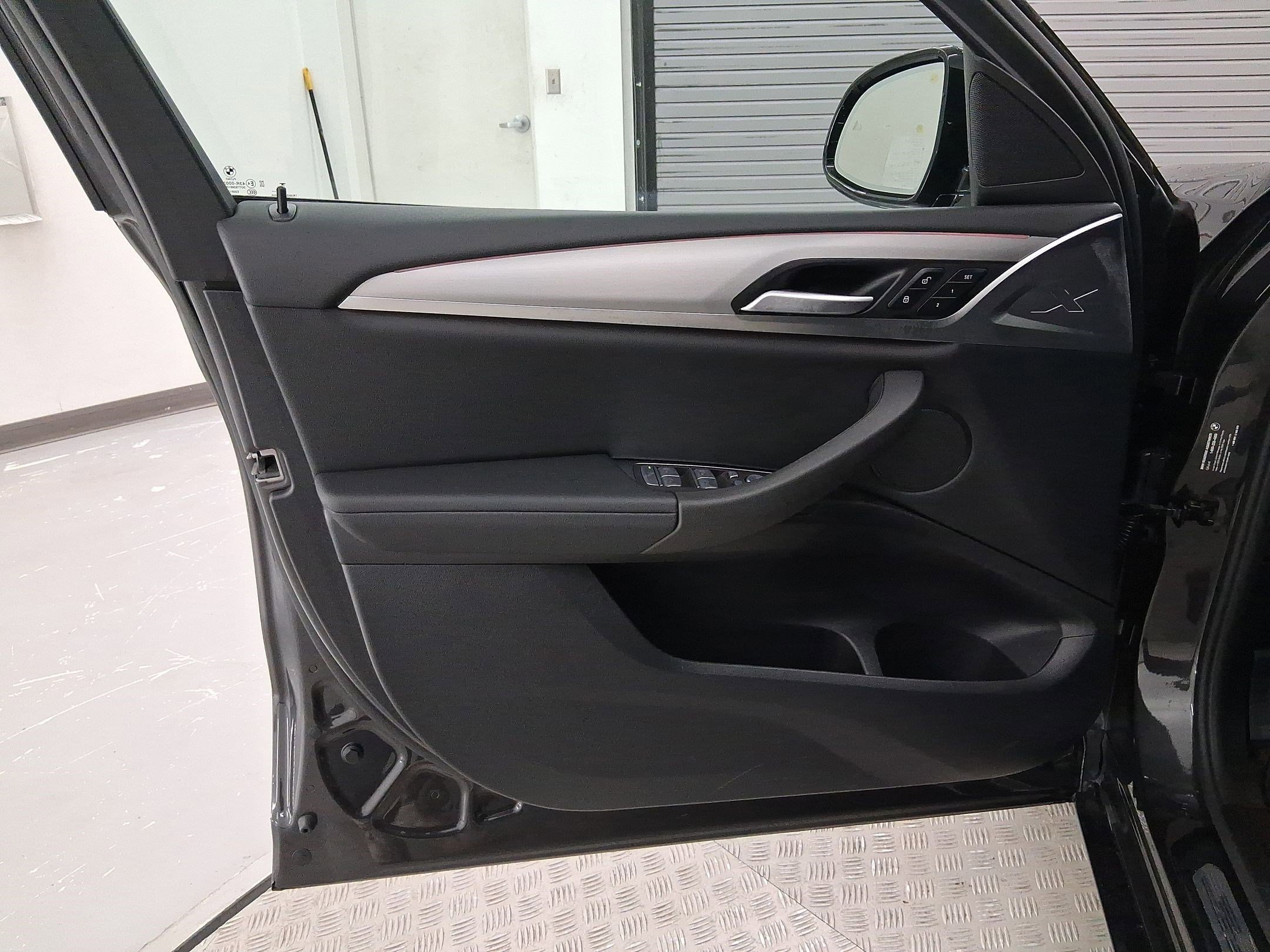 Used 2025 BMW X4 xDrive30i image 14