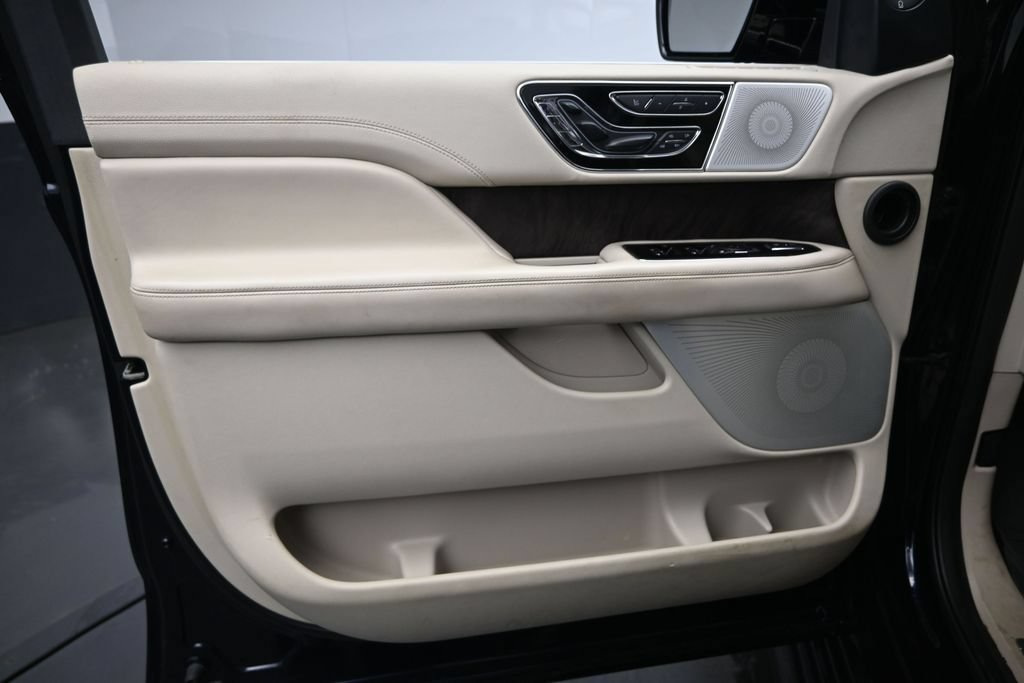 Used 2021 Lincoln Navigator L Reserve w/ Luxury Package AWD/4WD image 16