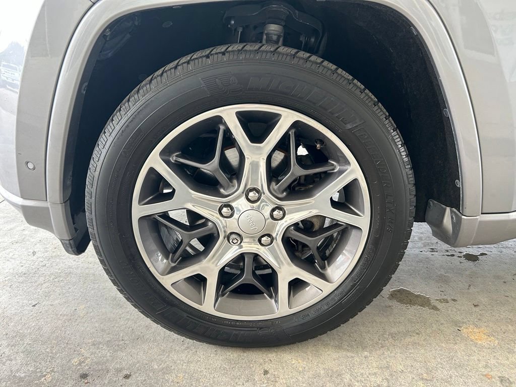 Used 2019 Jeep Grand Cherokee Overland RWD image 17