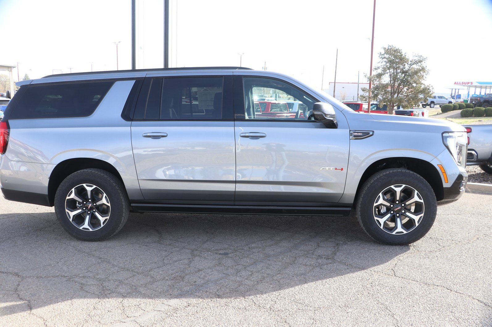 New 2026 GMC Yukon XL AT4 w/ AT4 Premium Package image 8