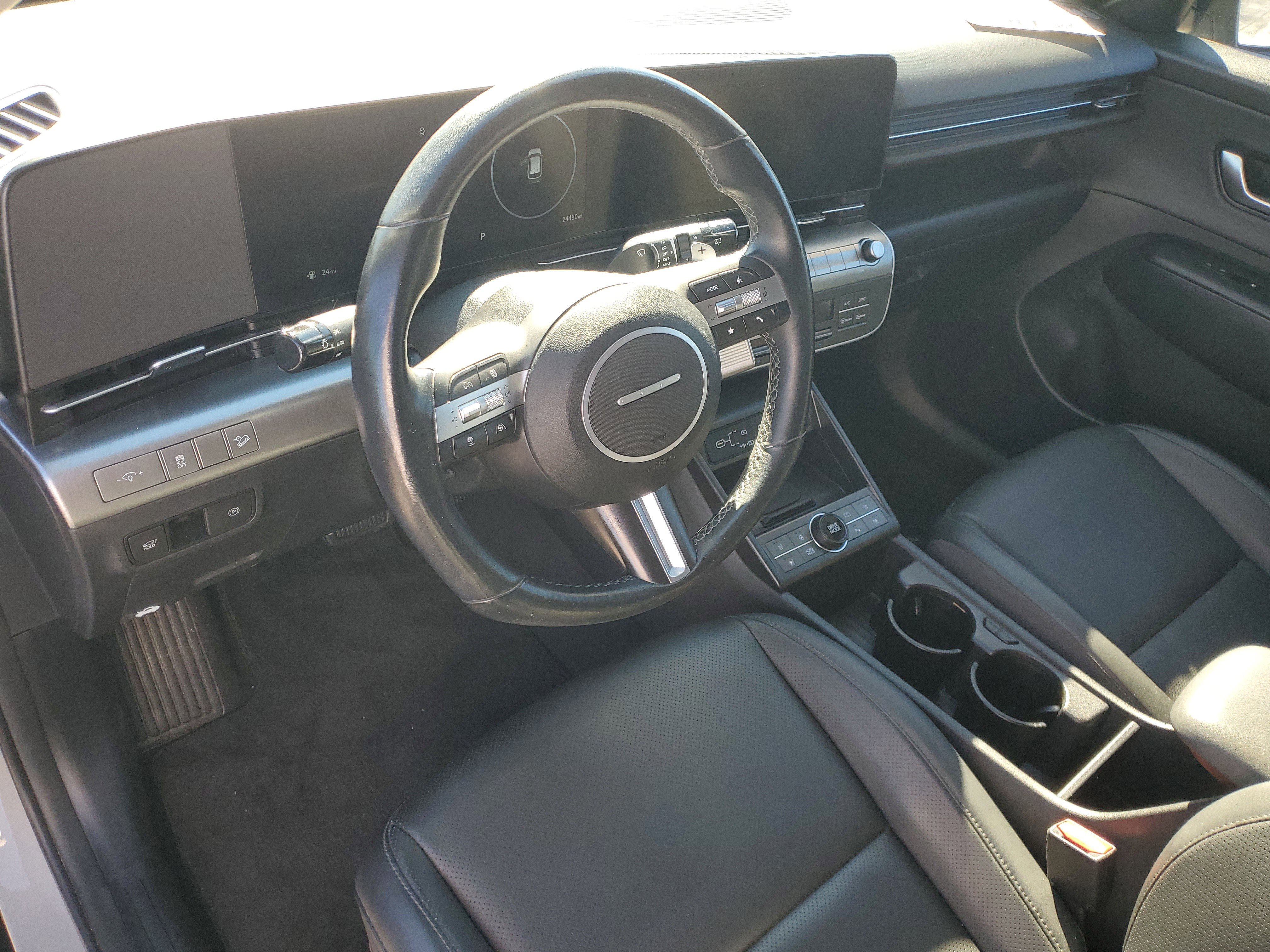 Used 2024 Hyundai Kona Limited image 12