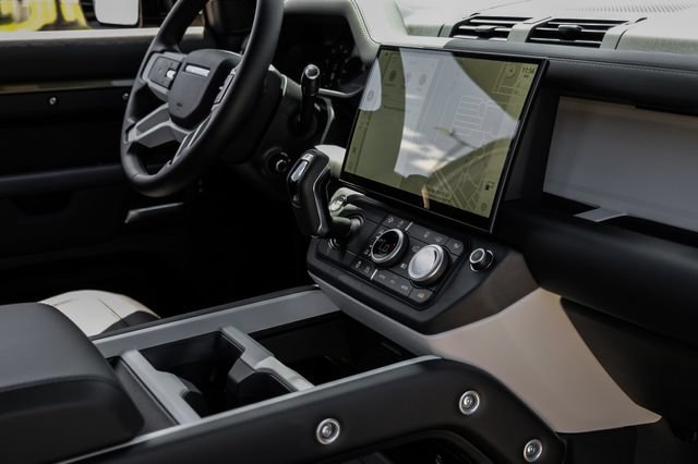 New 2026 Land Rover Defender 110 X-Dynamic SE AWD/4WD image 29