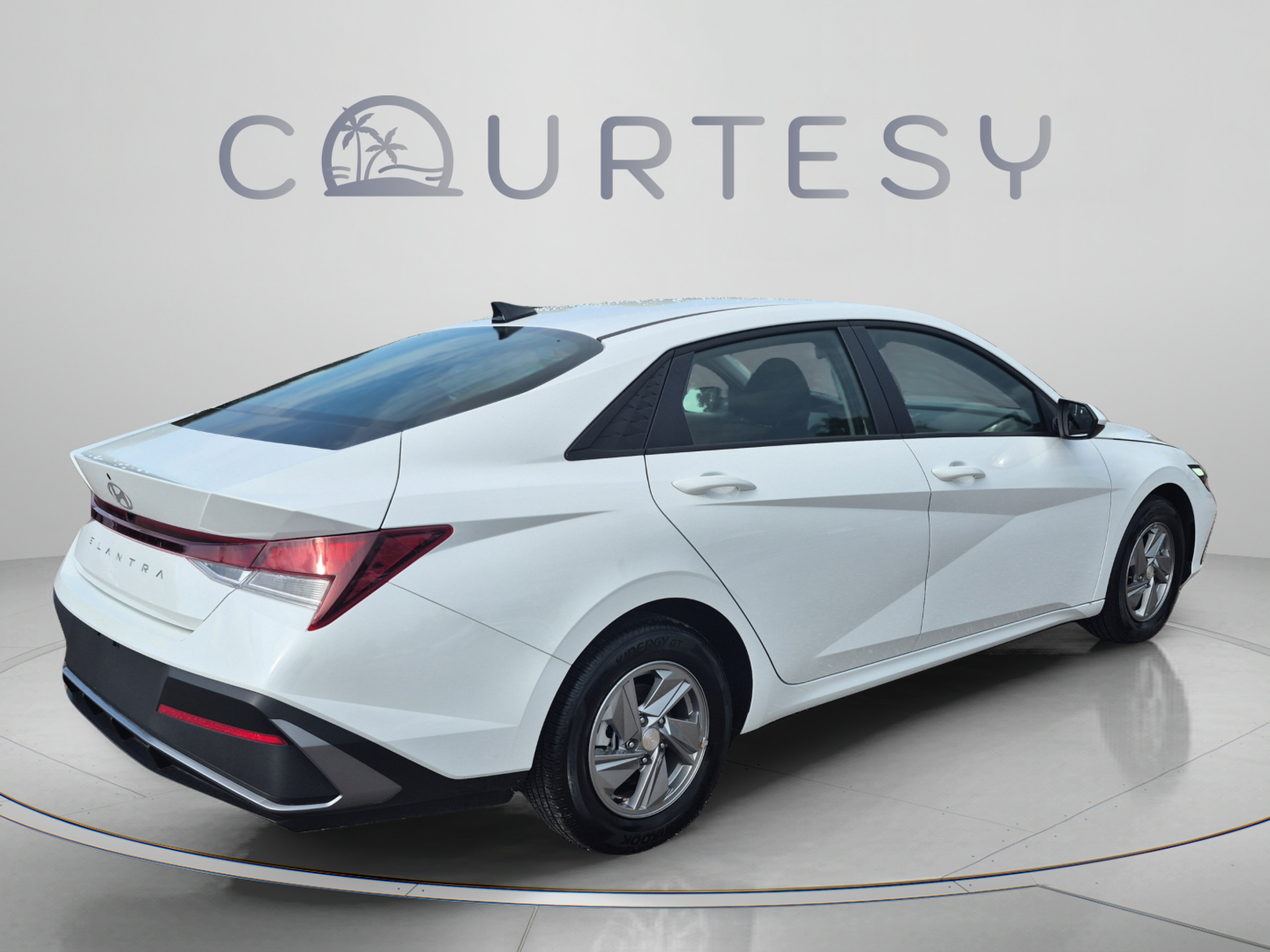 Certified 2025 Hyundai Elantra SE FWD image 5