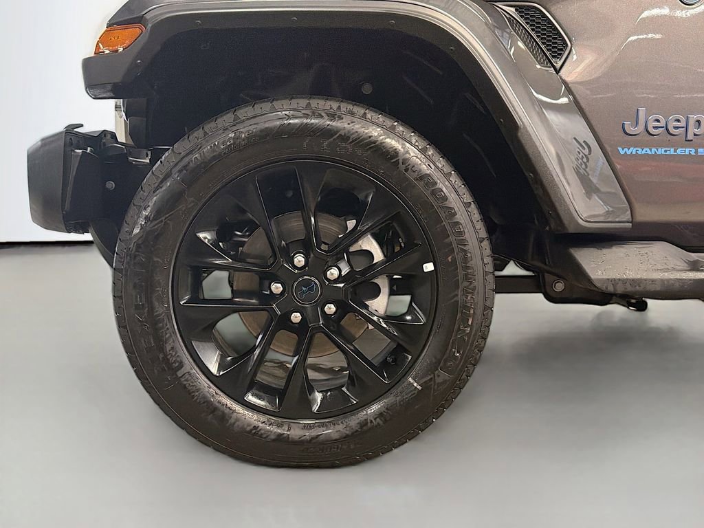 Used 2025 Jeep Wrangler Unlimited Sahara AWD/4WD image 29