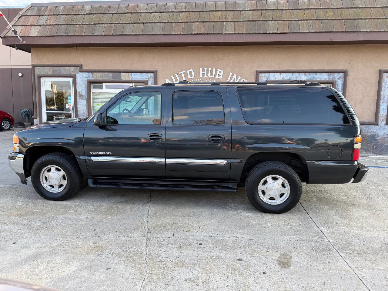 Used 2005 GMC Yukon XL SLE w/ Cargo Package image 6