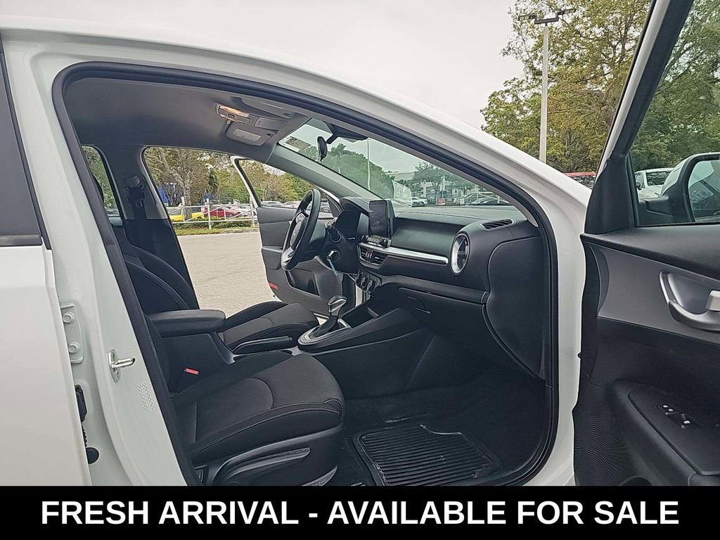 Used 2023 Kia Forte LXS image 9