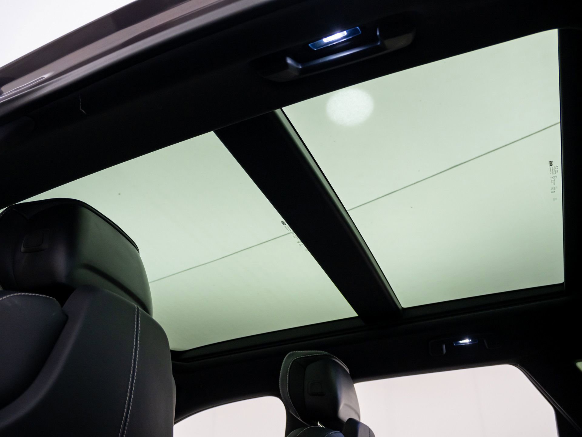 Certified 2025 Cadillac Lyriq Luxury w/ LPO, Floor Liner Package image 21