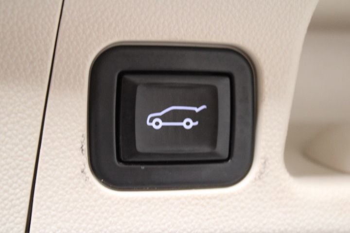 Used 2021 GMC Acadia Denali w/ Denali Technology Package AWD/4WD image 16