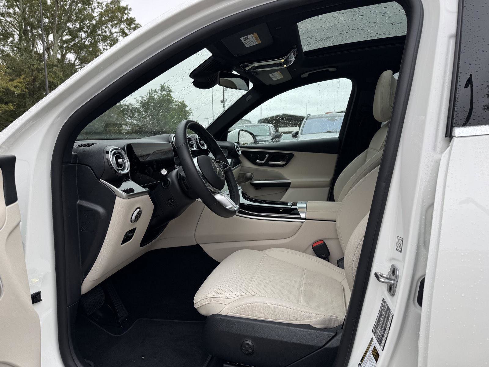 Certified 2025 Mercedes-Benz GLC 300 image 5