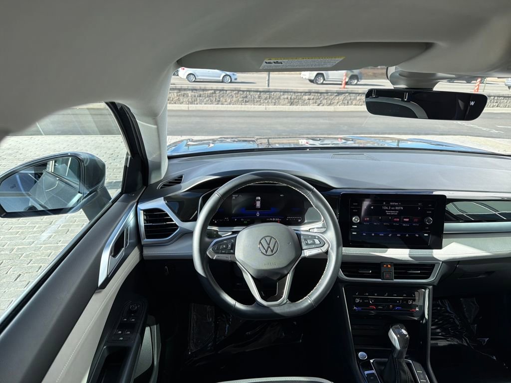 Certified 2025 Volkswagen Taos SE image 16